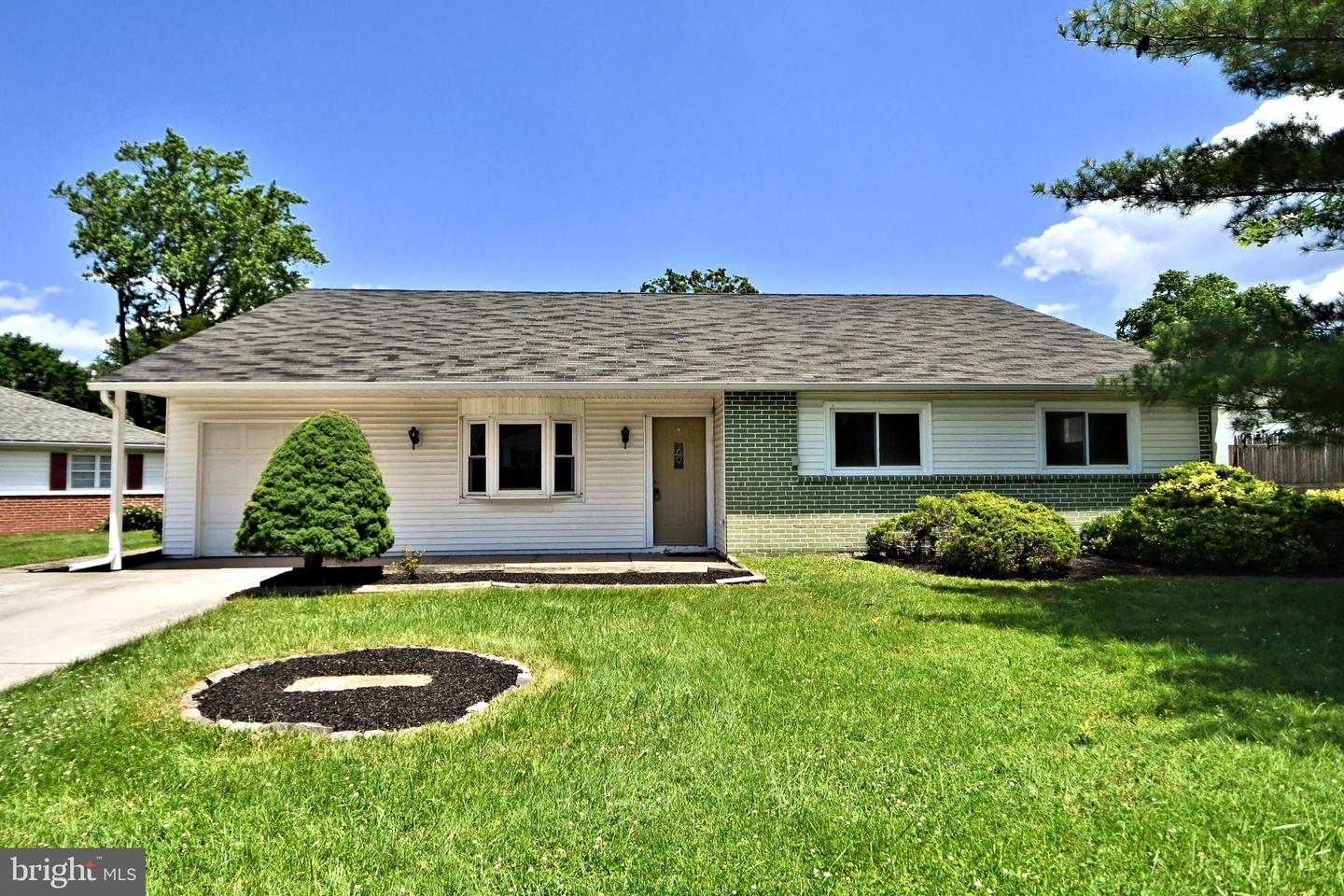211 Oak Tree Road, Norristown