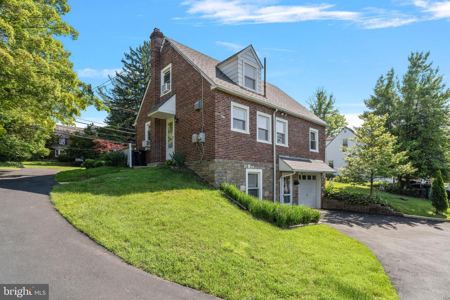 1816 Woodland Road, Abington