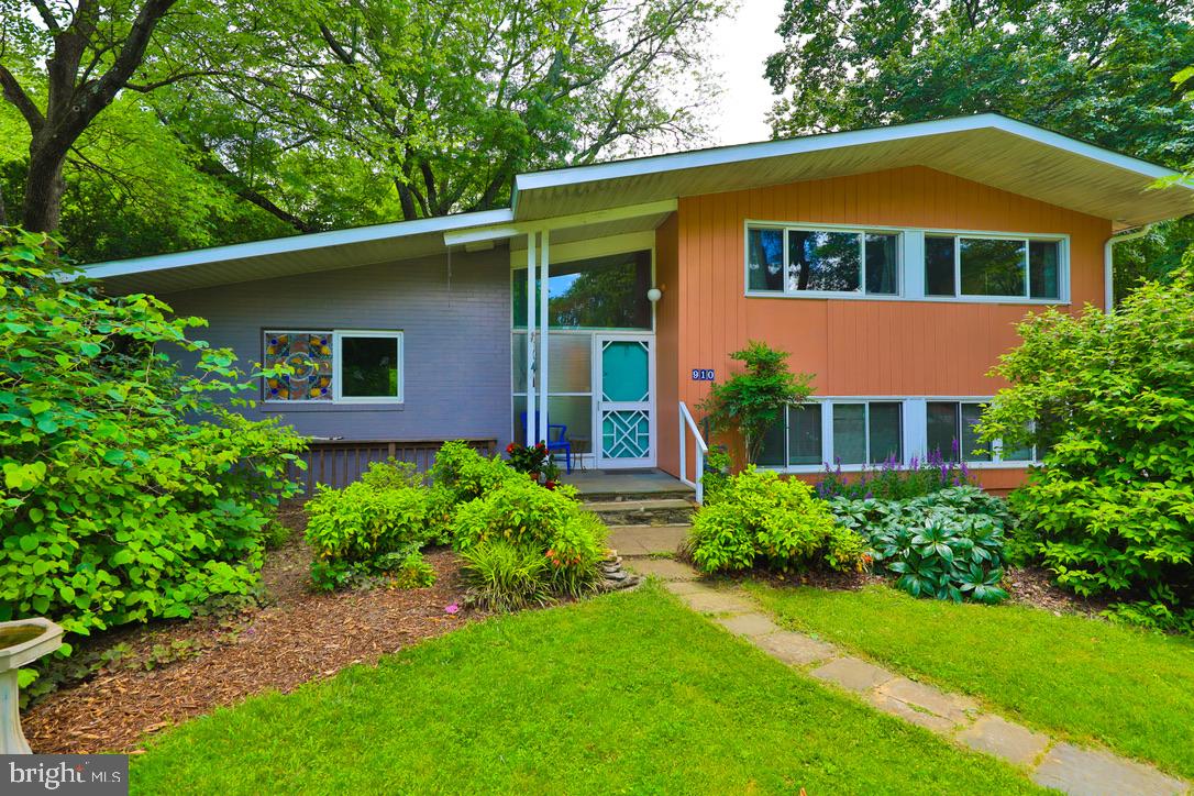 910 Bent Lane, Glenside