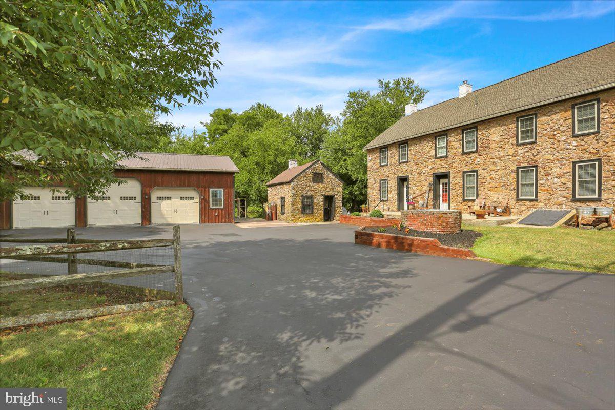 1050 Grosser Road, Gilbertsville