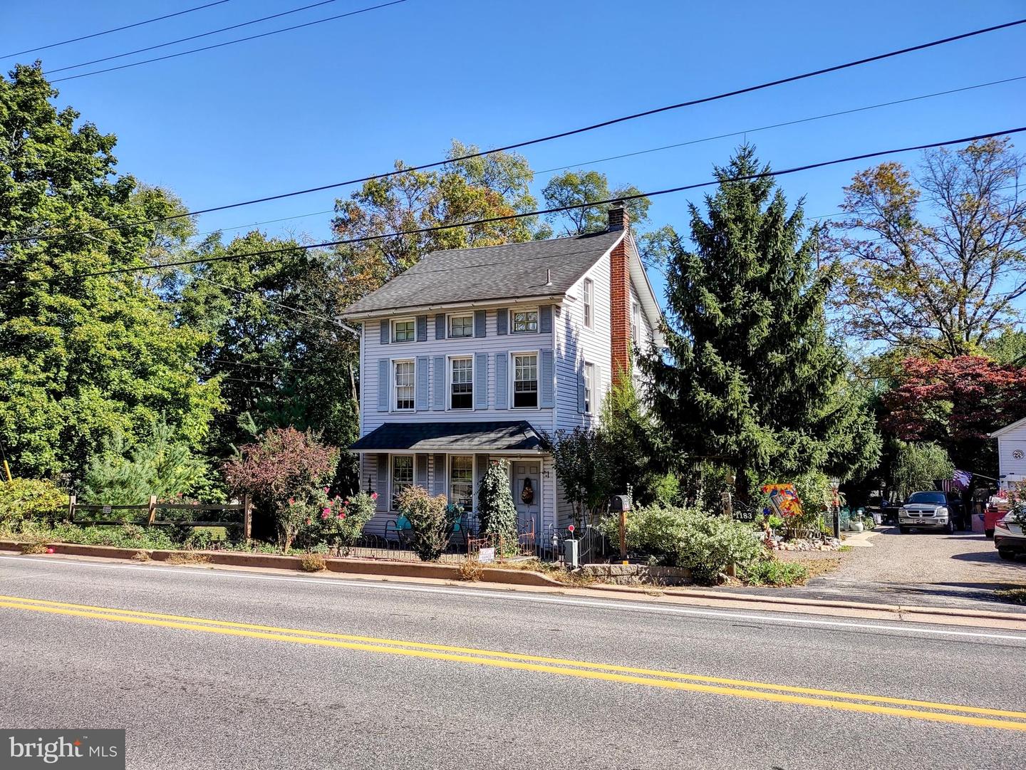 1183 Main Street, Linfield