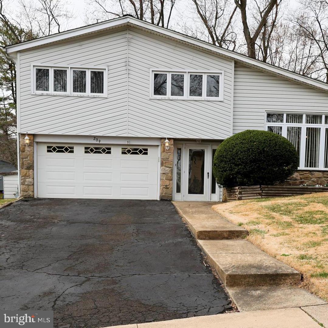 209 Red Barn Road, Willow Grove