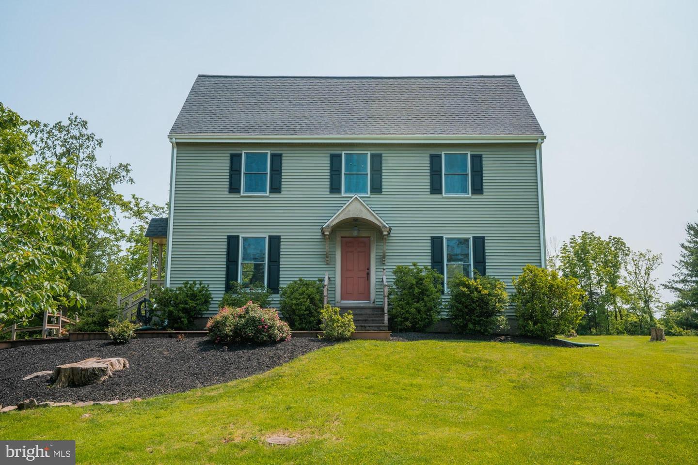 792 Swamp Picnic Road, Gilbertsville