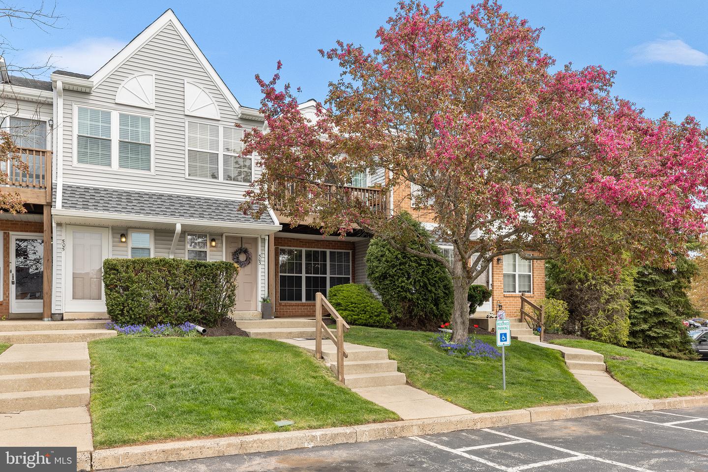 502 Crystal Ln #20a, Norristown