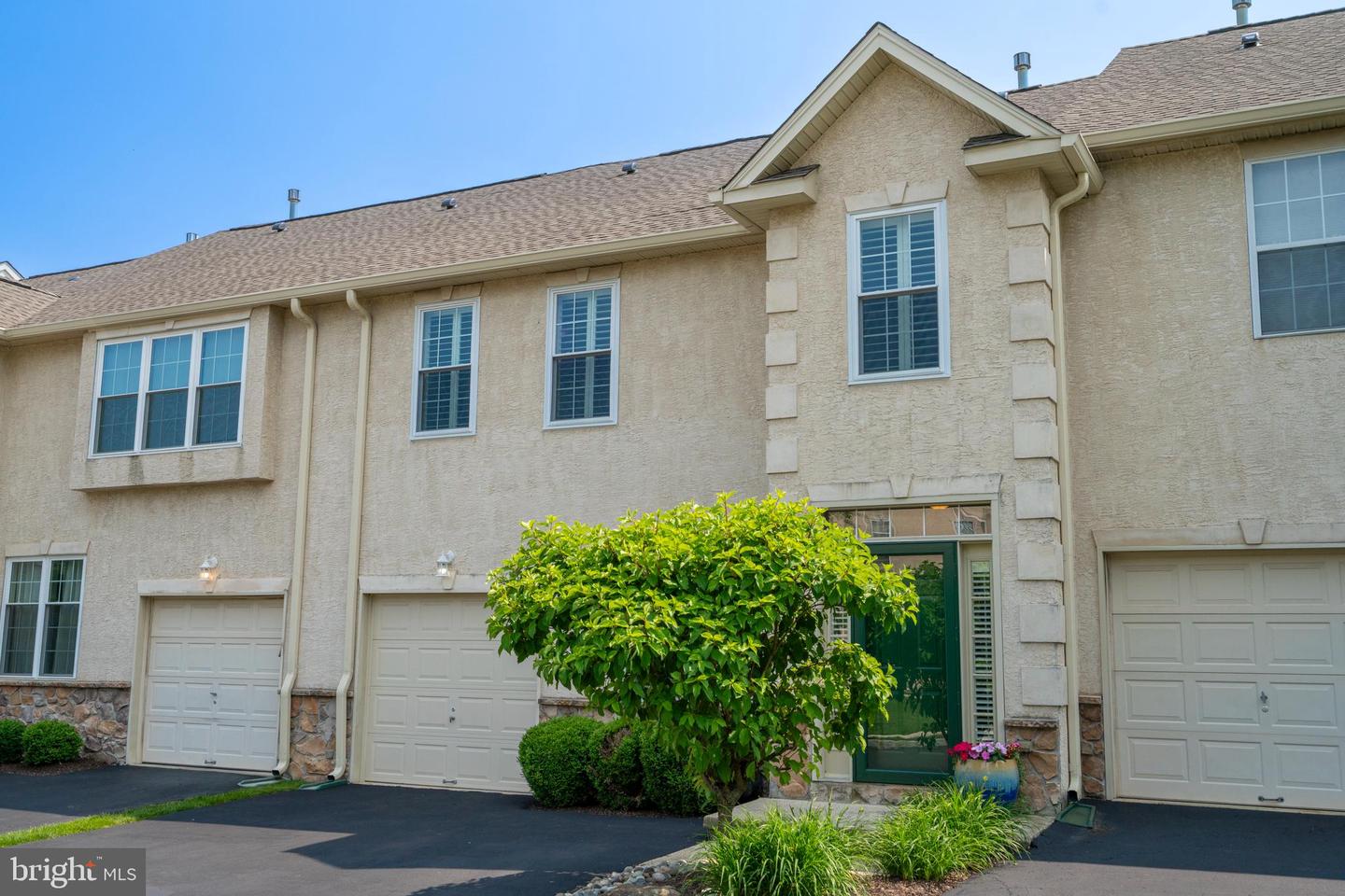 102 Warwick Way, North Wales