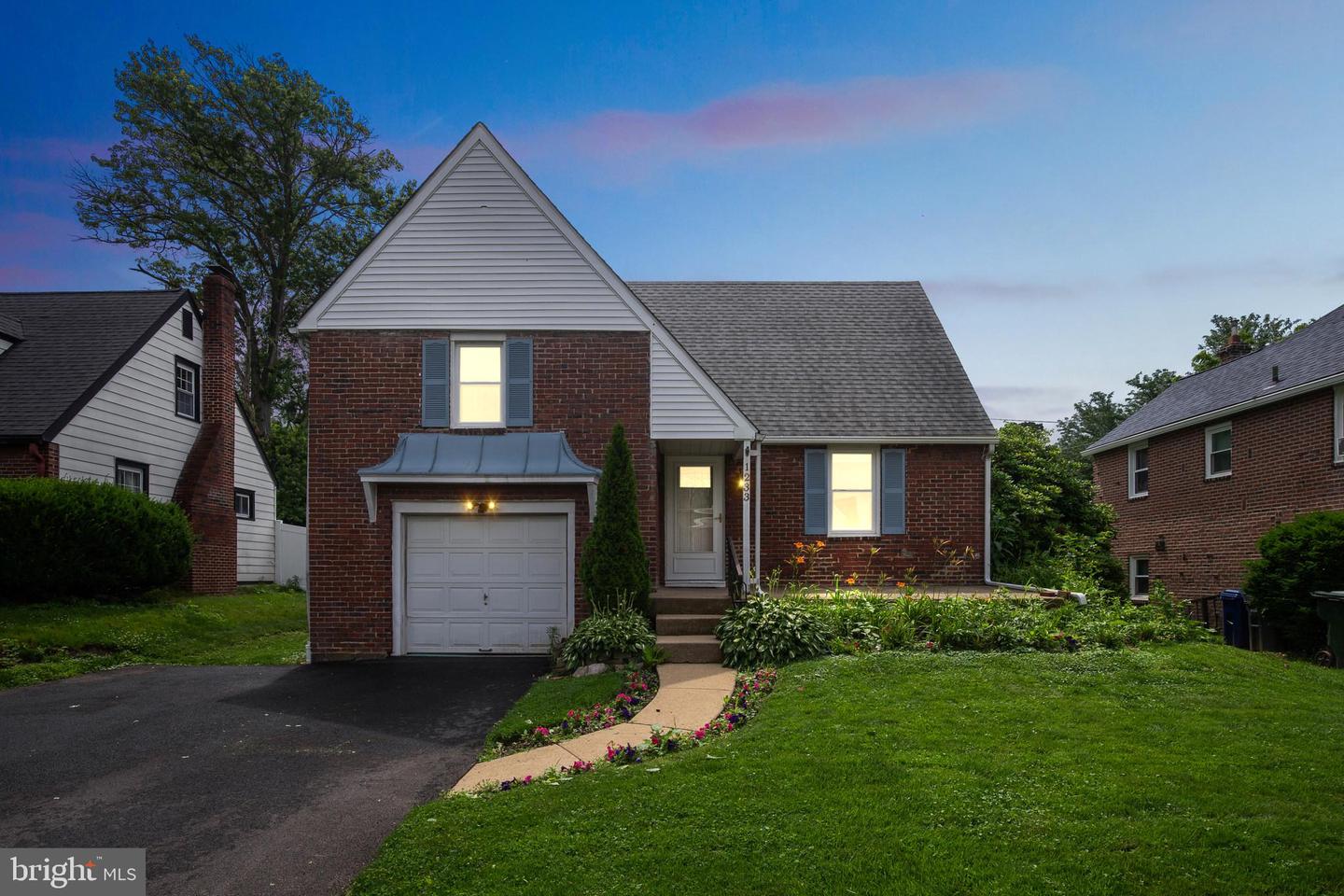 1233 East Avenue, Abington