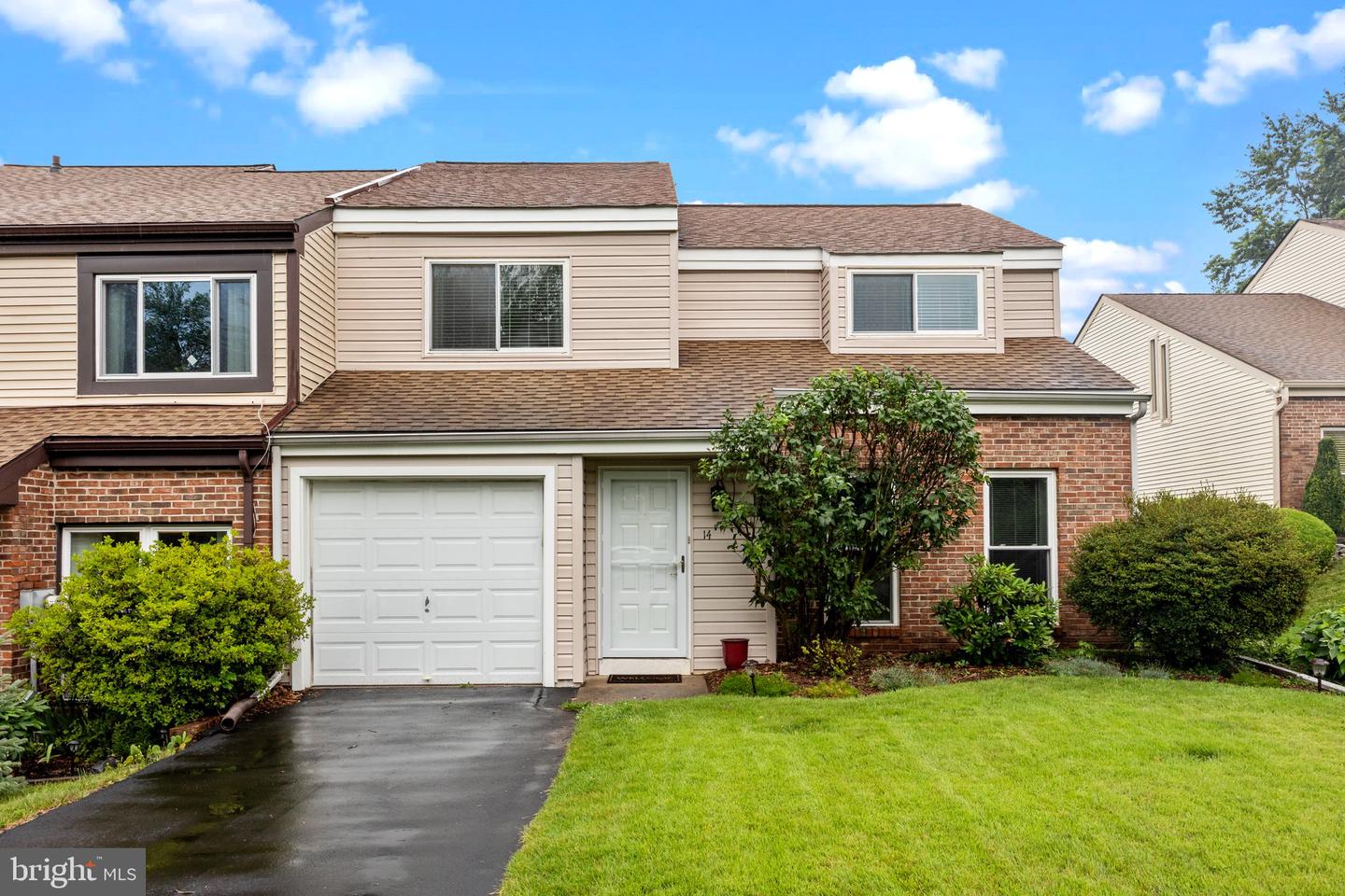 14 Log Pond Drive, Horsham