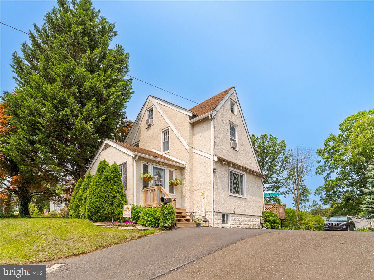 1086 Edge Hill Road, Abington