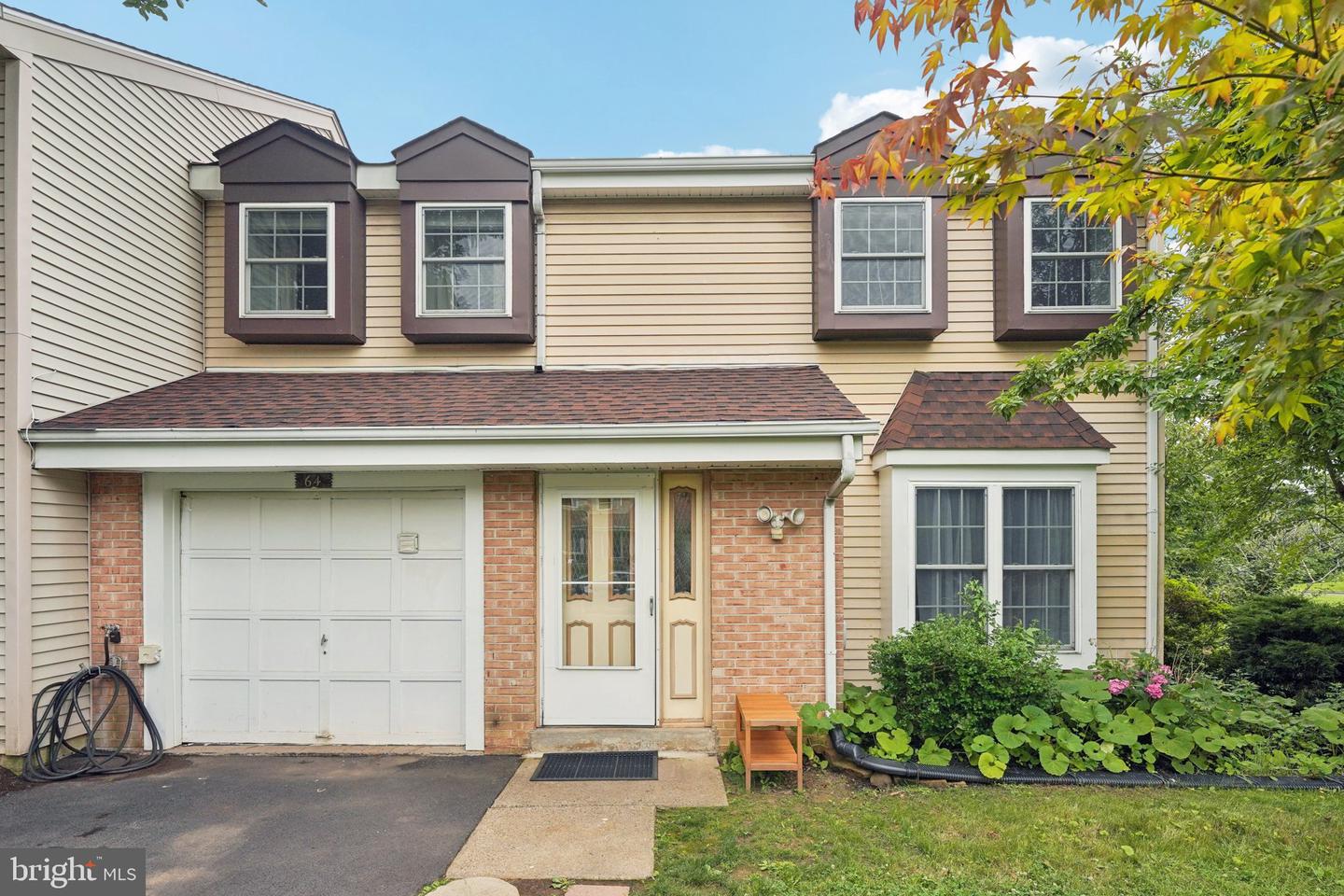 64 Greenwoods Drive, Horsham