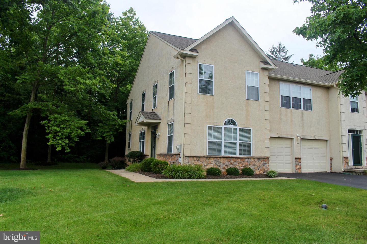 220 Hampton Green Drive, North Wales