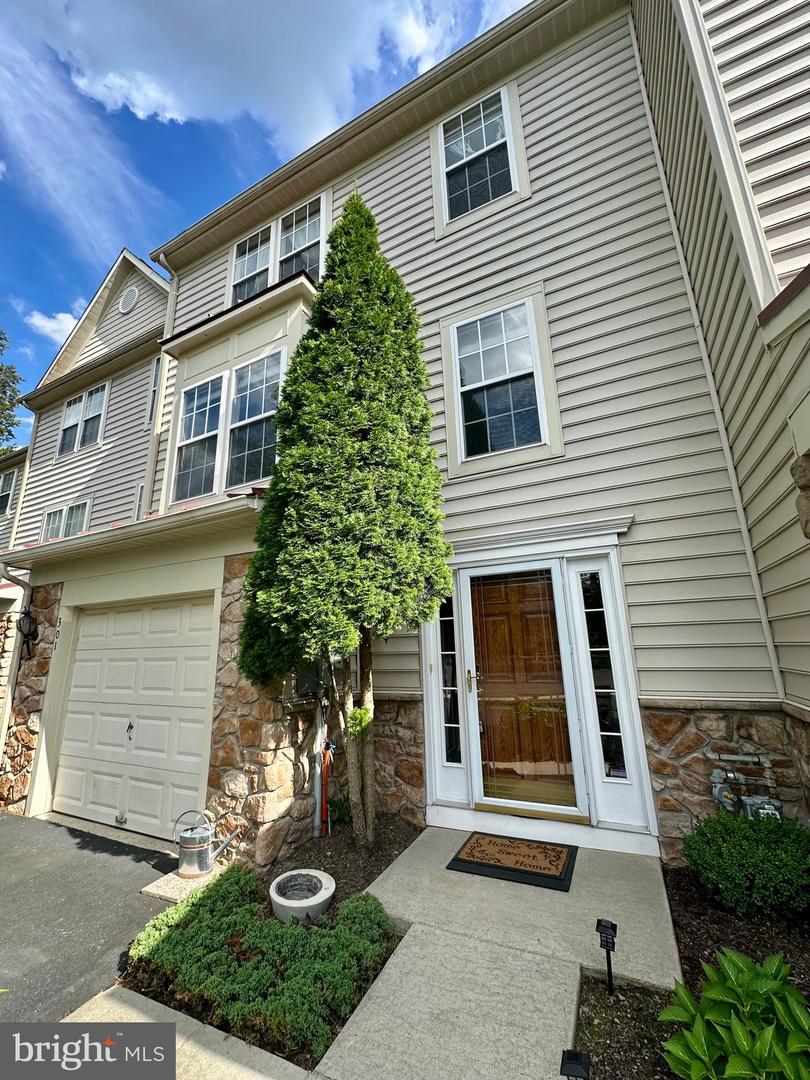301 Devon Court, North Wales
