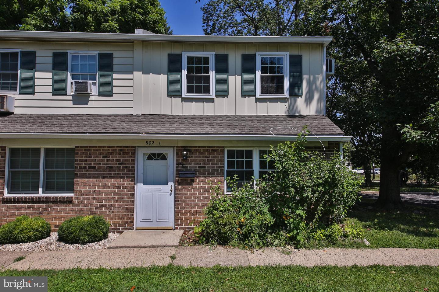 902 N York Road #1, Willow Grove