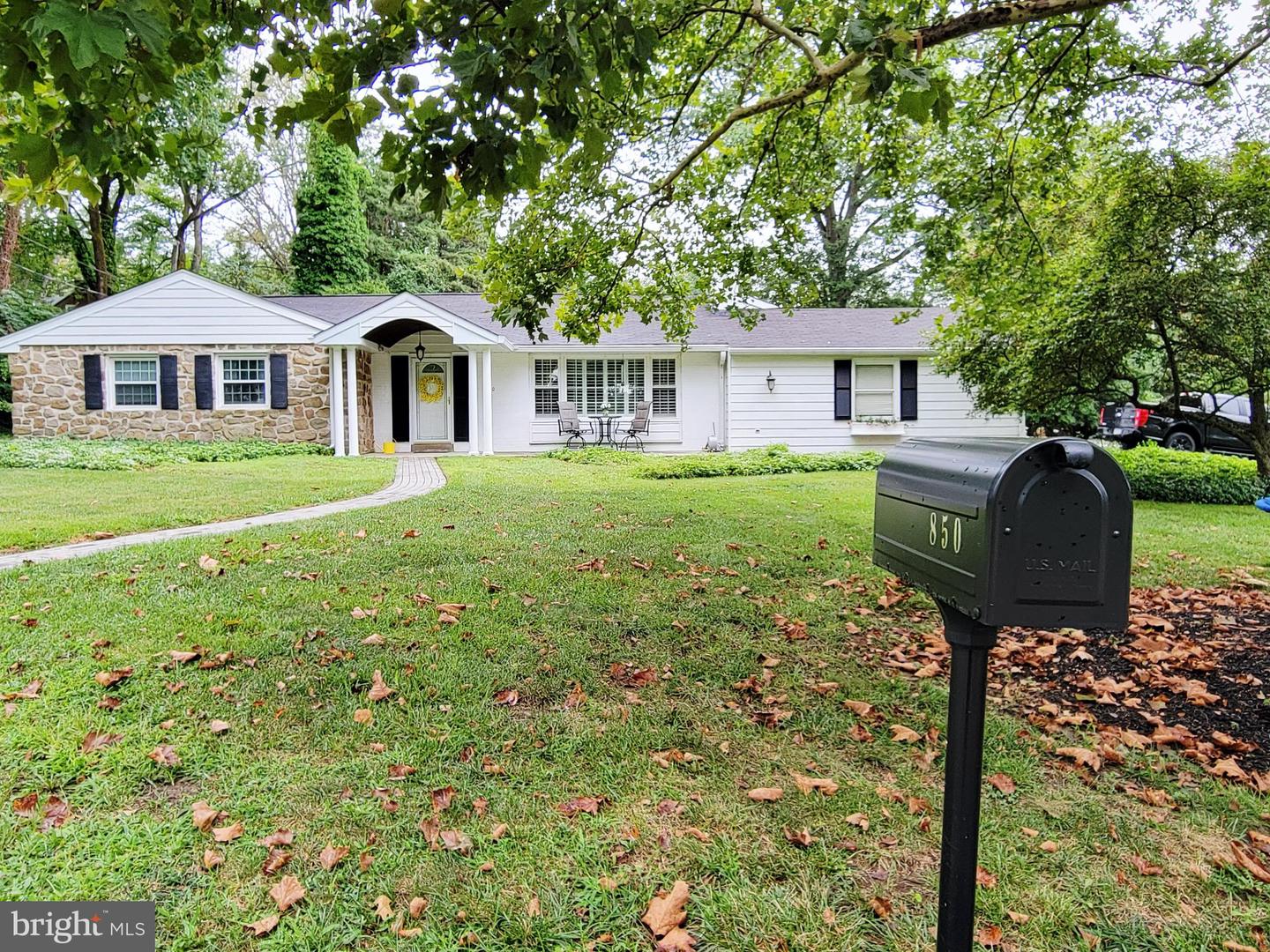 850 Thomas, Lafayette Hill