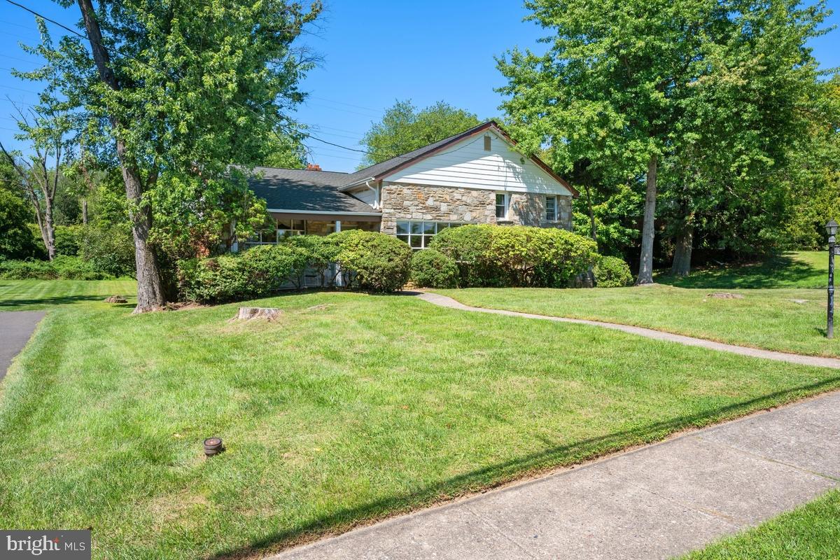 1943 Fawn Drive, Glenside