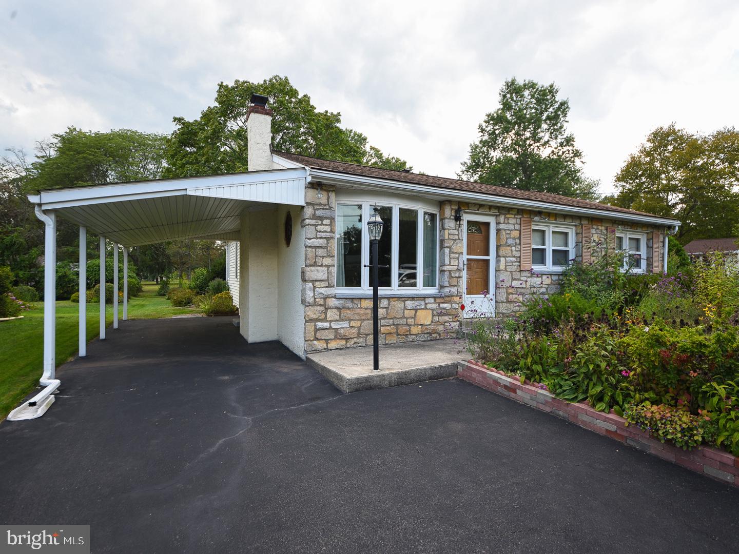 1222 Woodside Avenue, Hatfield