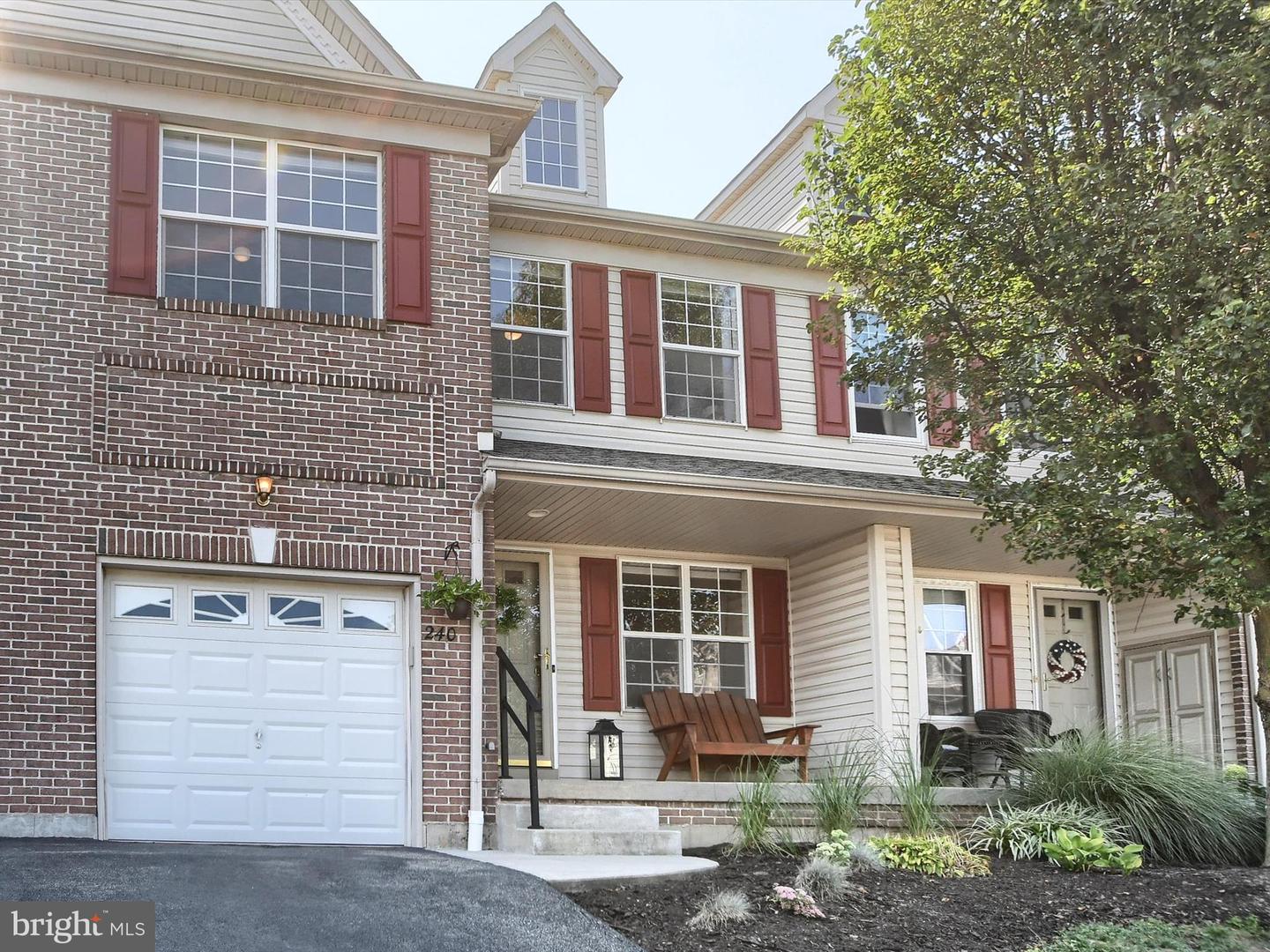 240 Larkspur Lane, Hatfield