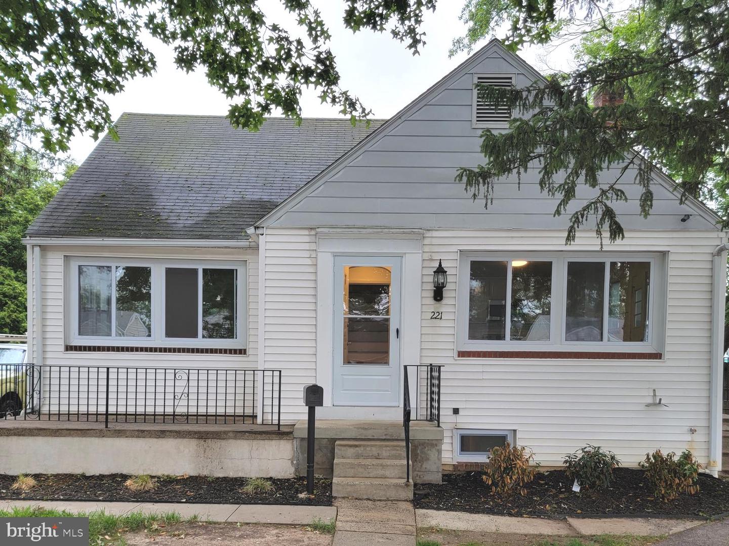 221 W King Street, Pottstown