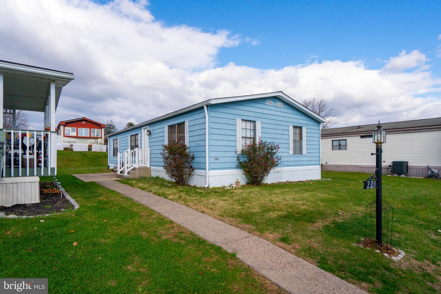 225 Cherrywood Court, North Wales