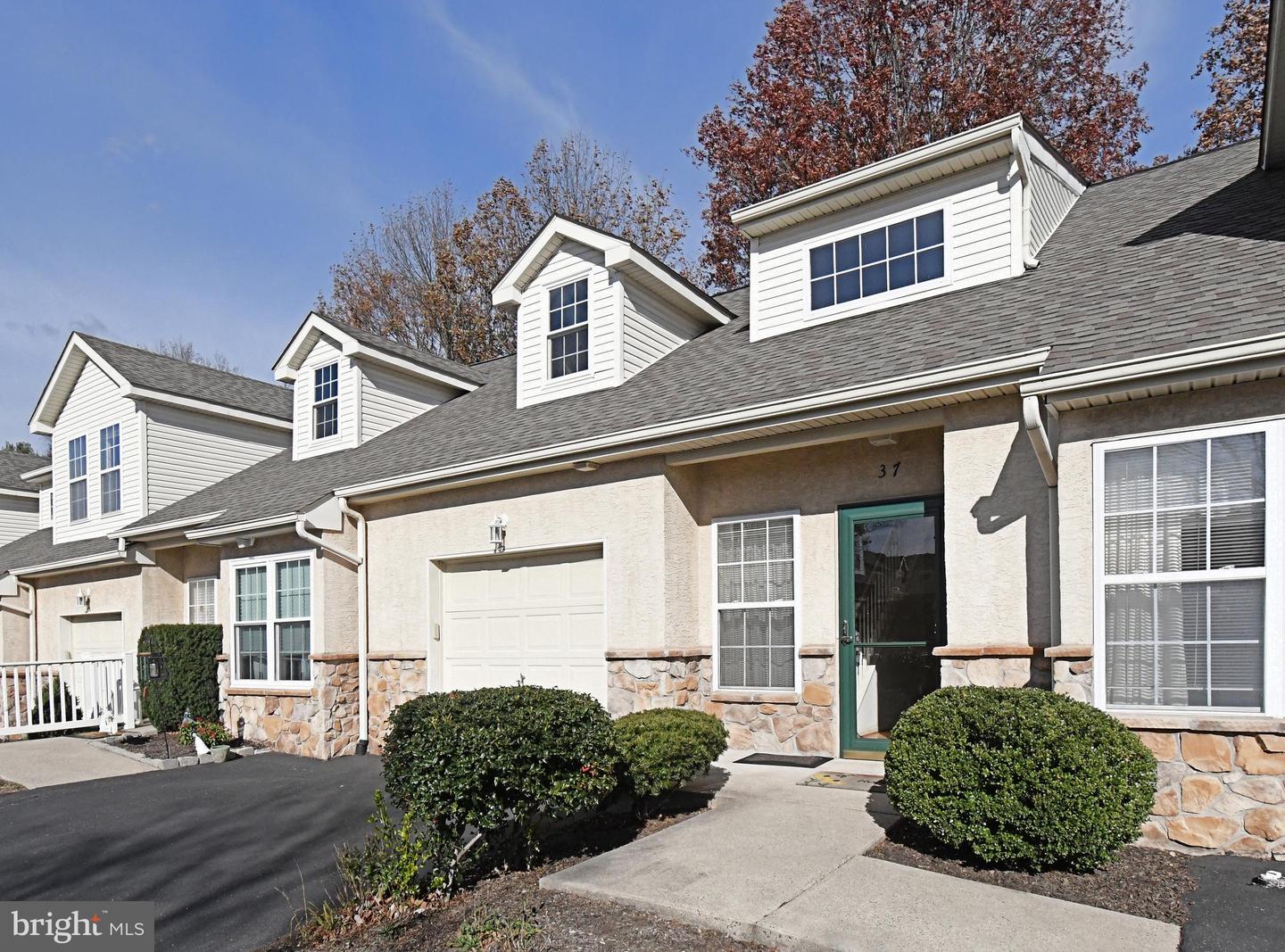 37 Stuart Dr, Norristown