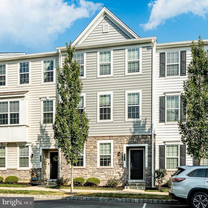 12 Manchester Drive, Hatboro