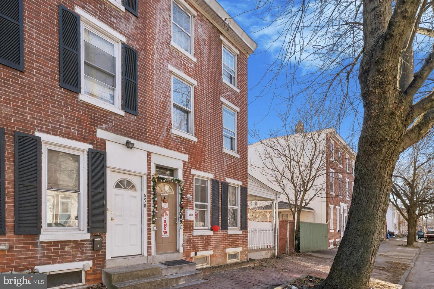 648 Astor St