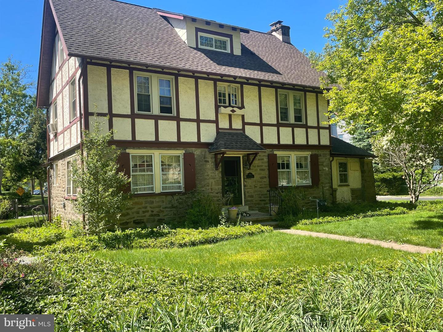 8128 Brookside Road