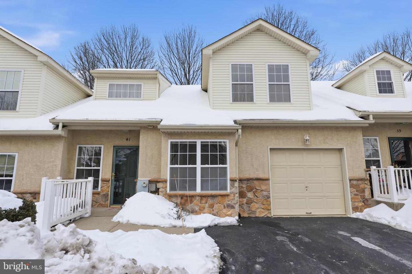 41 Stuart Dr, East Norriton