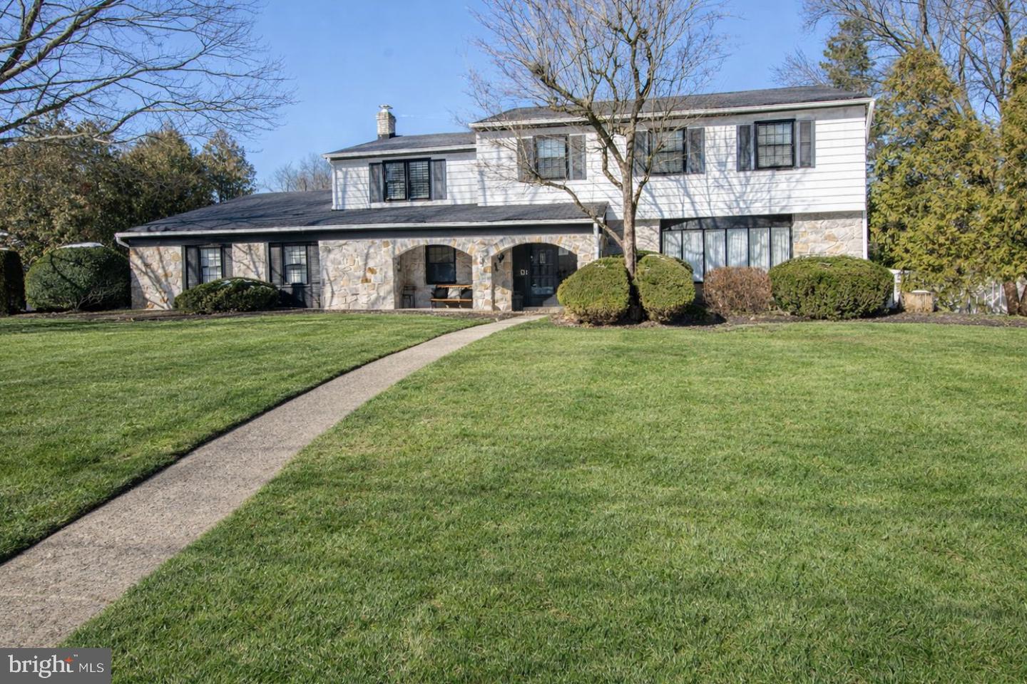 233 Lamplighter Lane, Huntingdon Valley