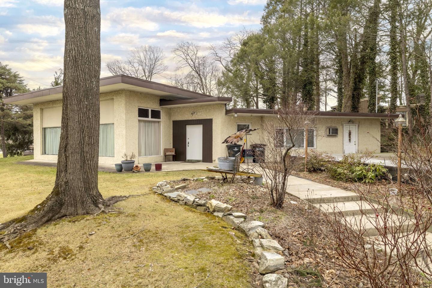 587 Moreland Road, Huntingdon Valley