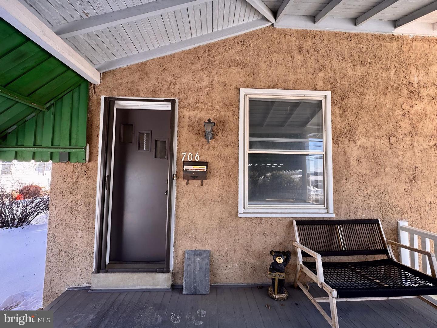 706 Main Street, Red Hill