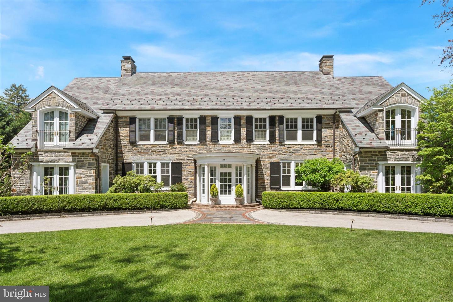 281 Winding Way