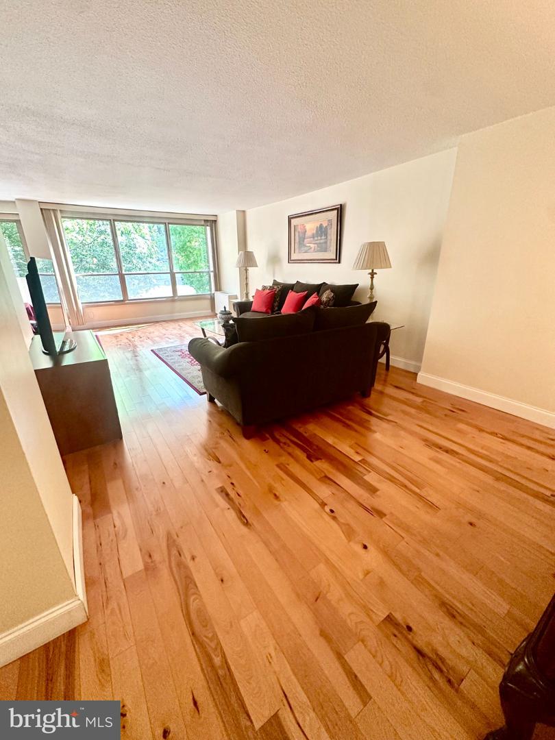 1001 City Avenue #ec204