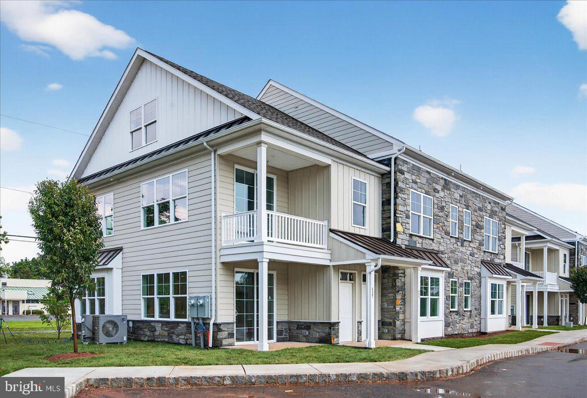409 Isabelle Court #101