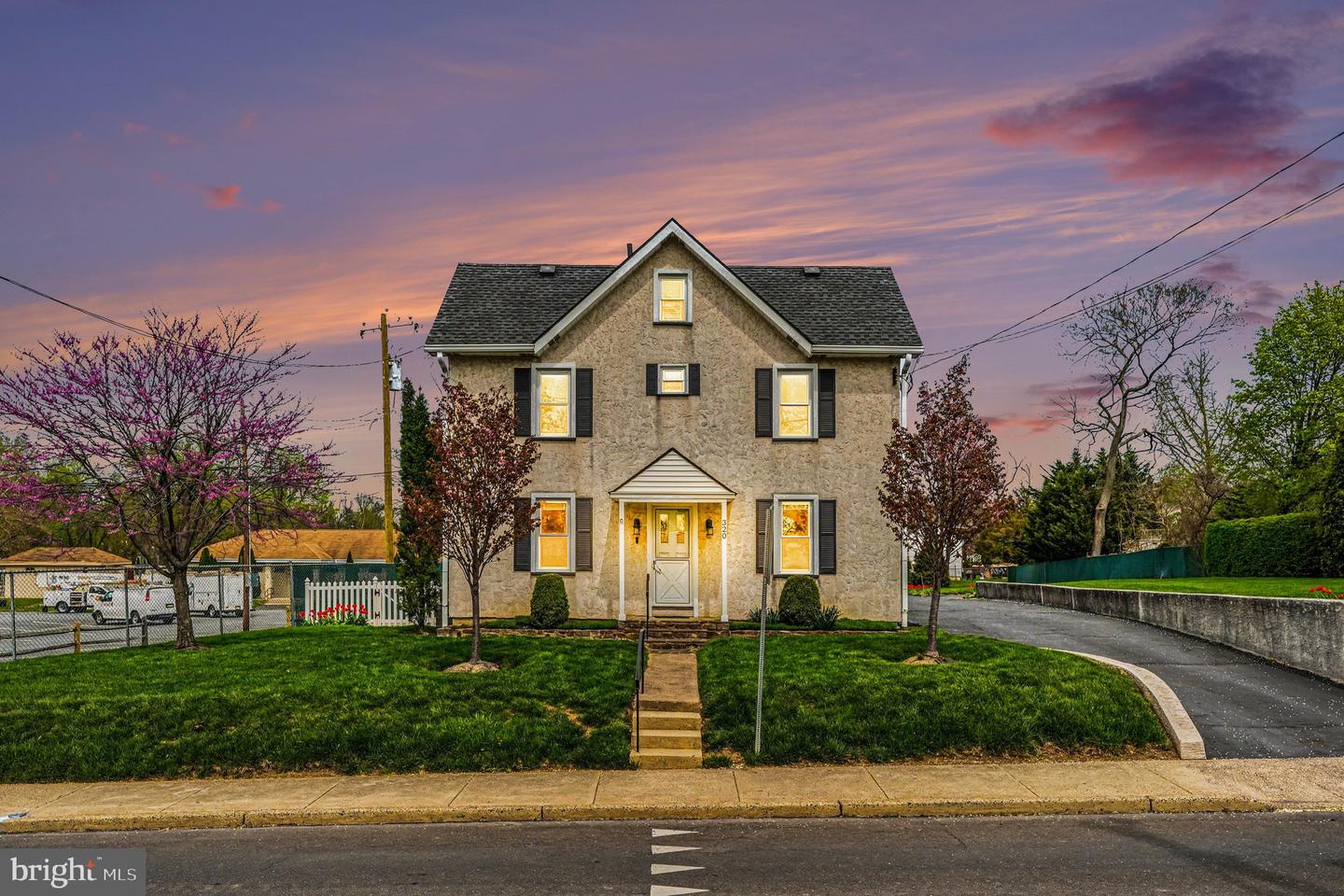 320 W Moreland Avenue