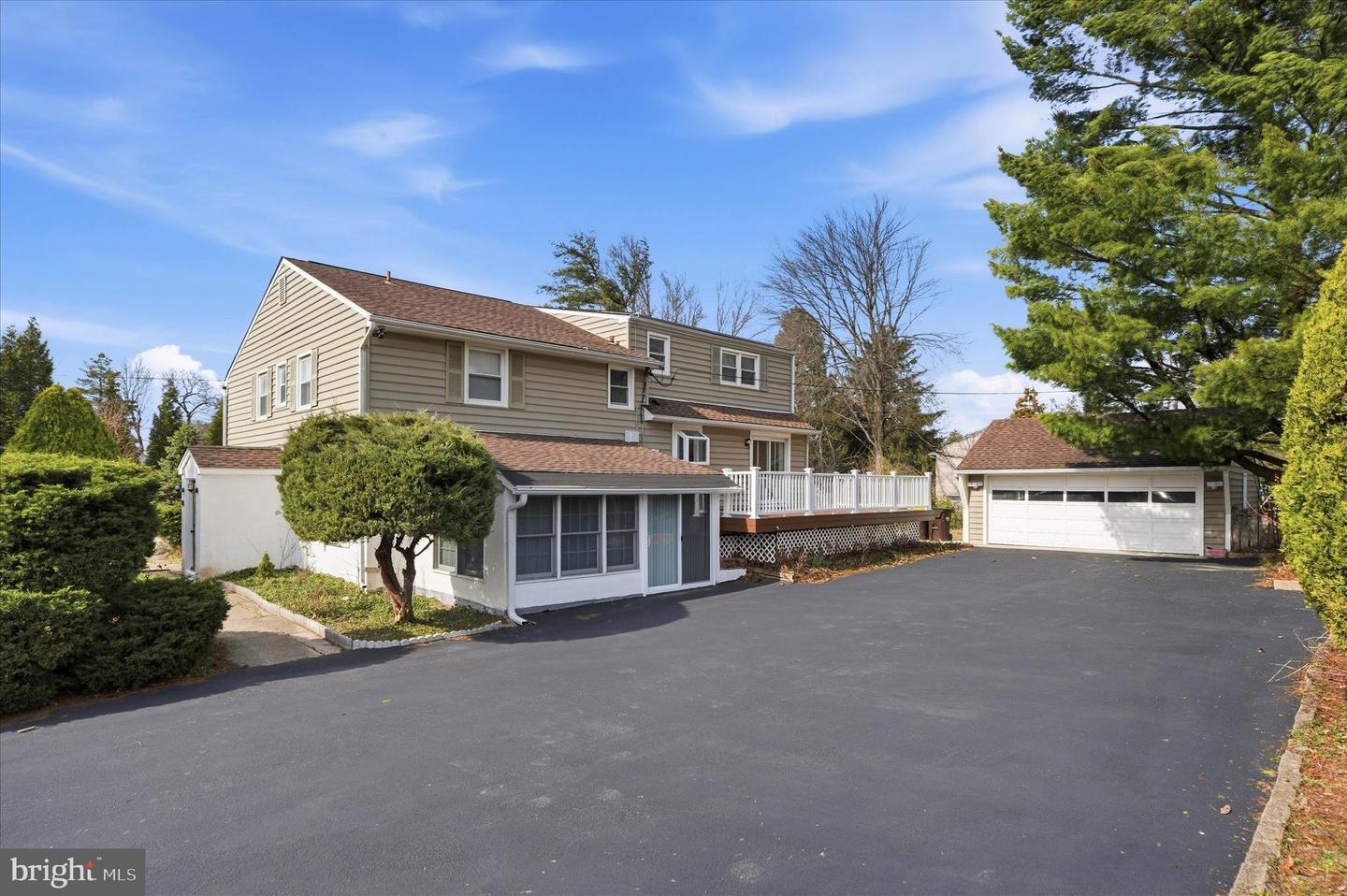 898 Crestline Drive