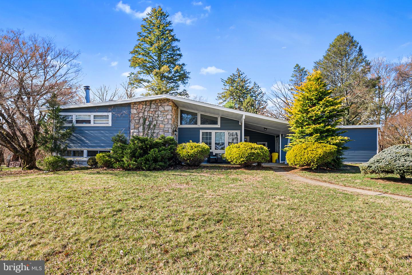 8308 Cobden Road
