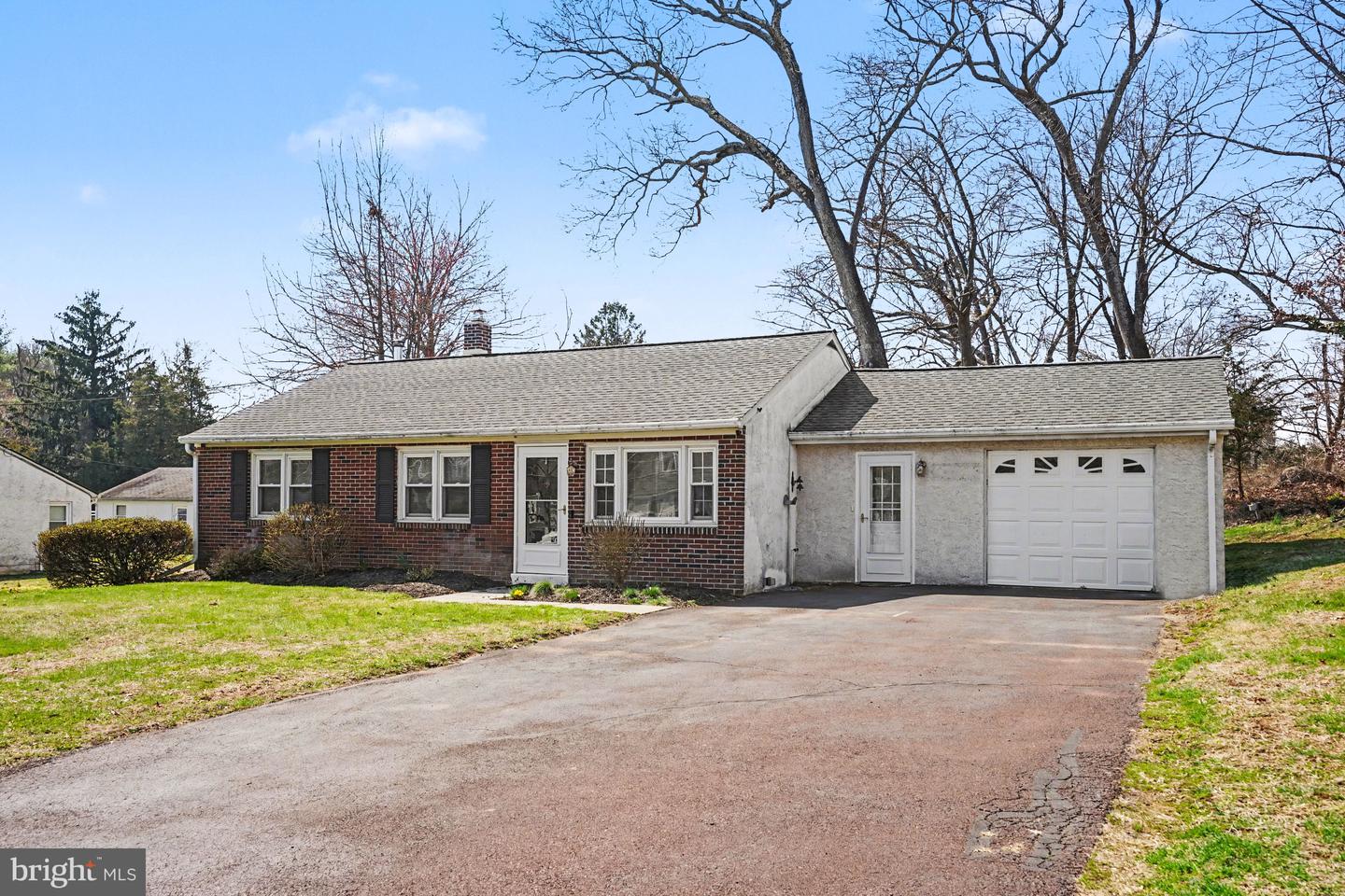 13 Perkiomen Avenue, Schwenksville