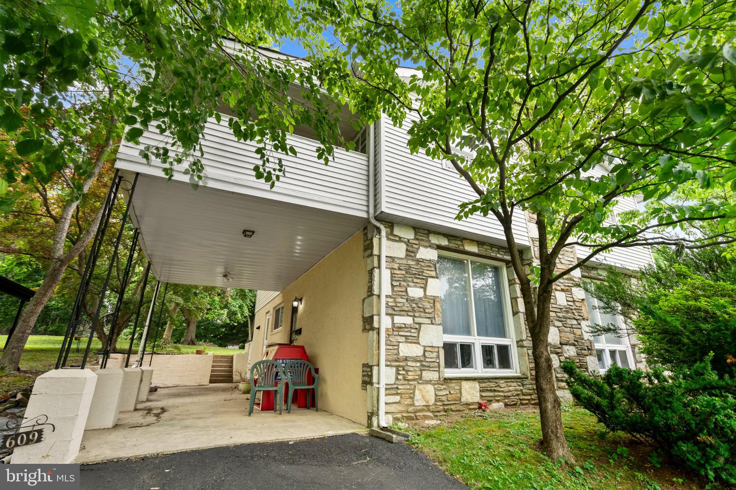 609 Foster Road