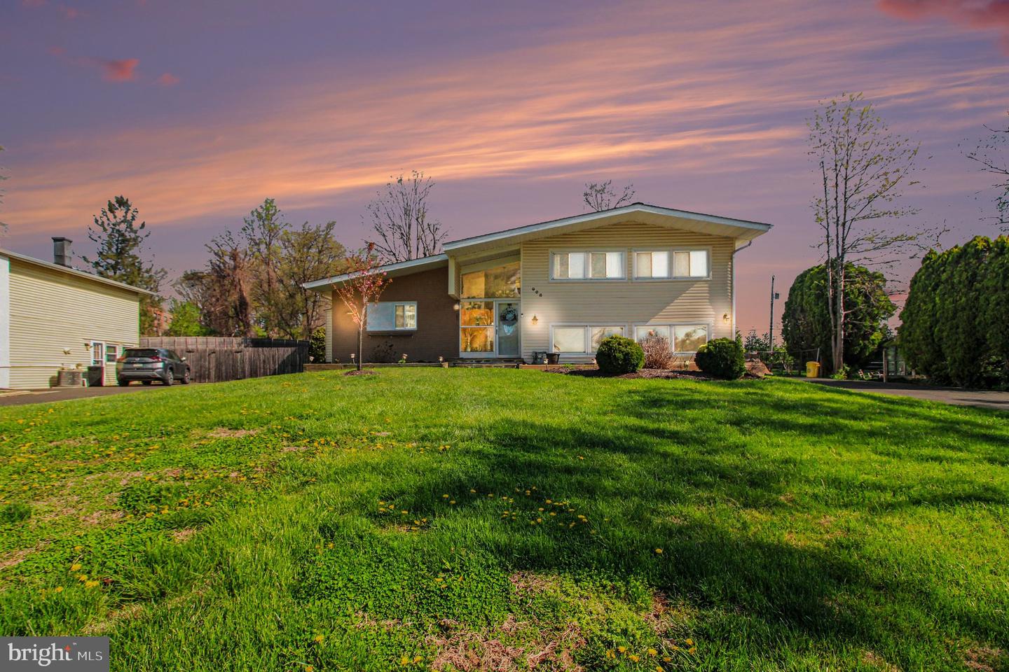 908 Fraser Road, Glenside