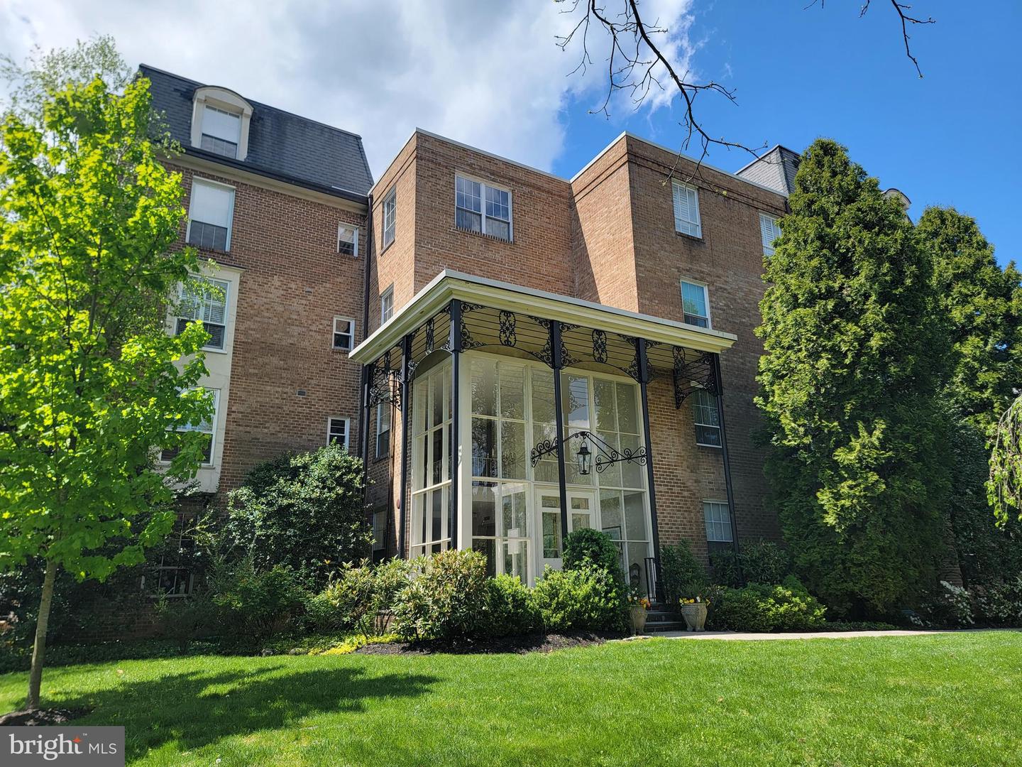 264 W Montgomery Avenue #304