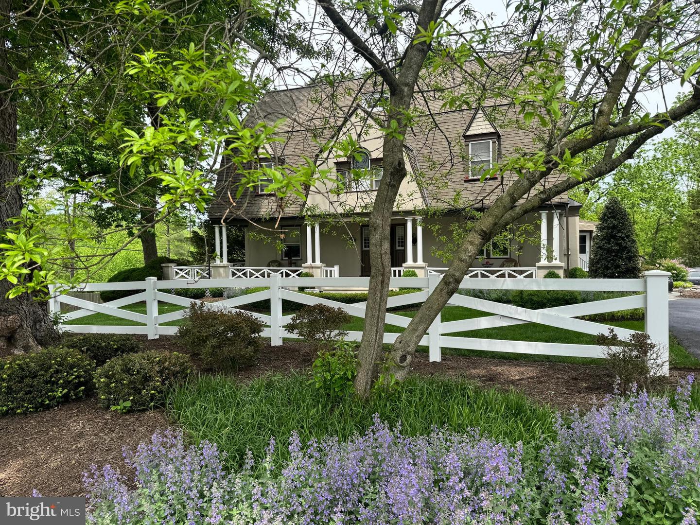 1633 Grasshopper Lane
