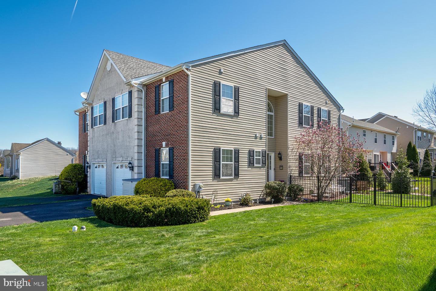 202 Holbrook Lane, Gilbertsville