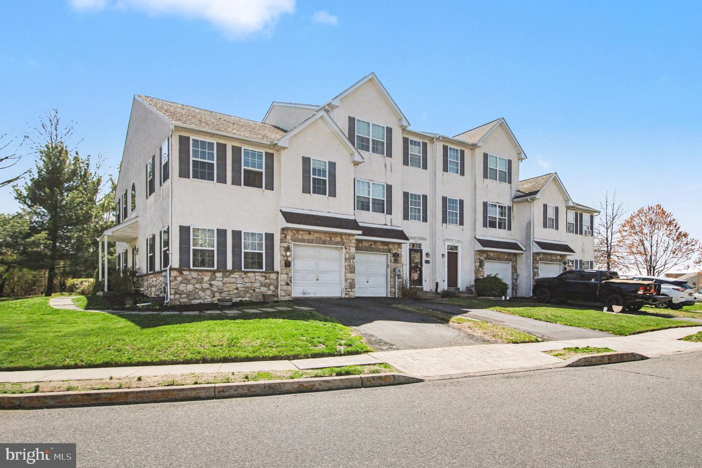1498 Laura Lane, Pottstown