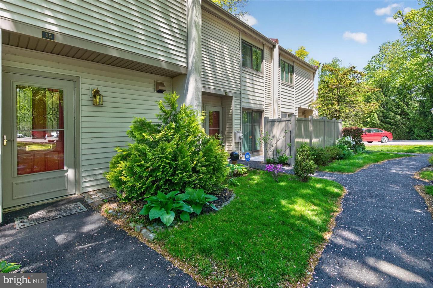 15 Twin Brooks Dr