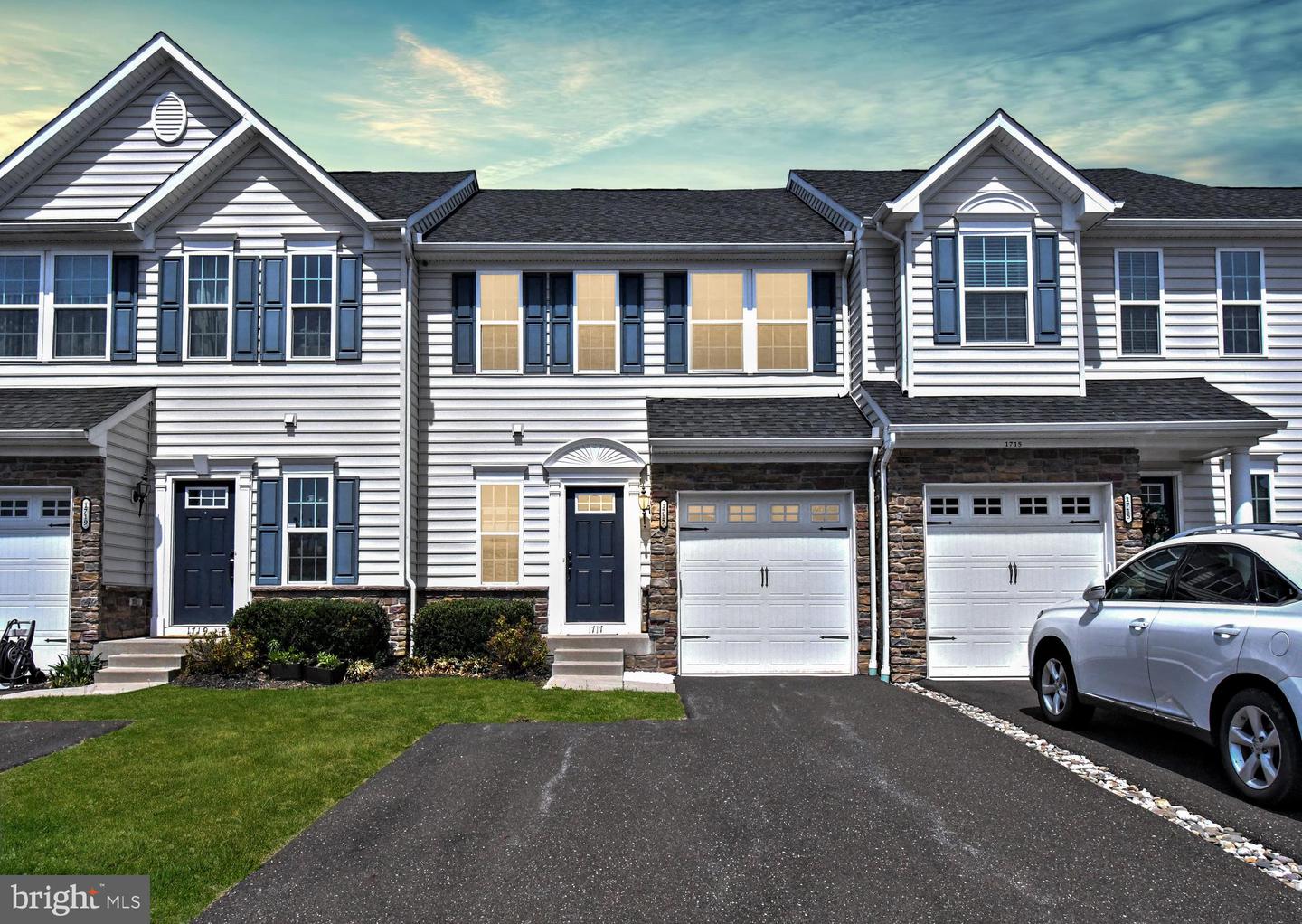 1717 Lisa Court, Hatfield