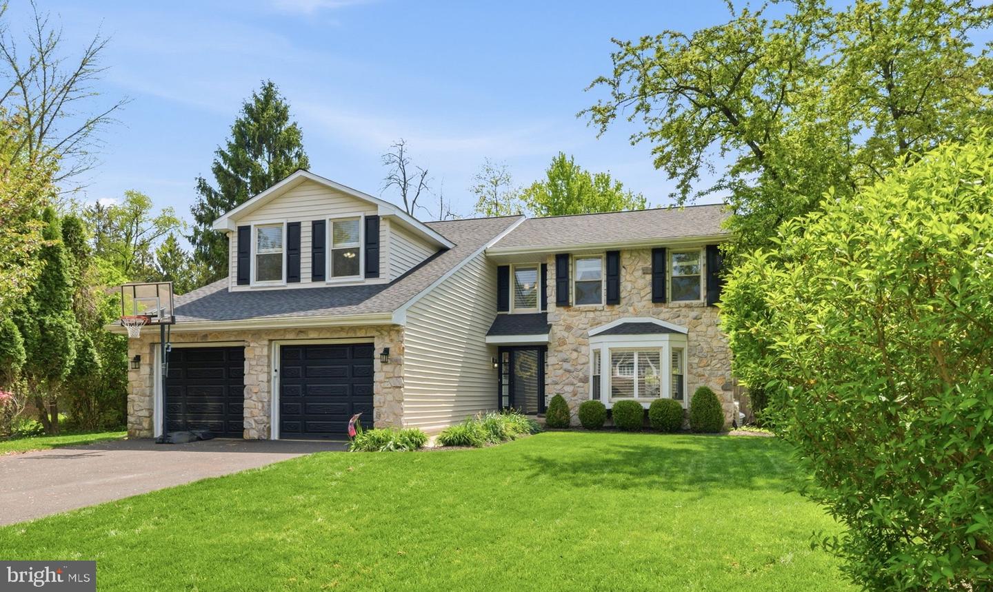 862 Village Circle, Blue Bell