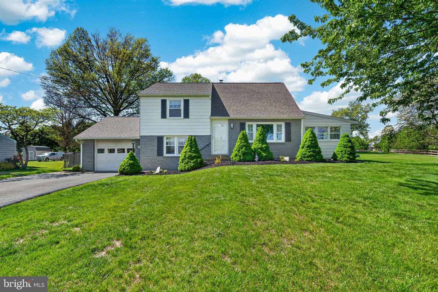 83 Hawthorne Avenue, Gilbertsville