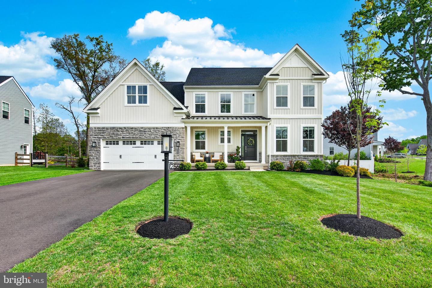2560 Holly Ln