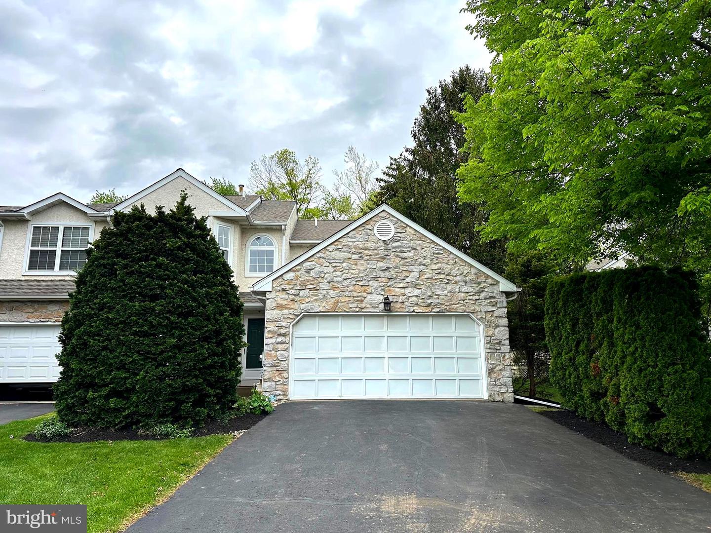 1853 Hood Lane, Maple Glen