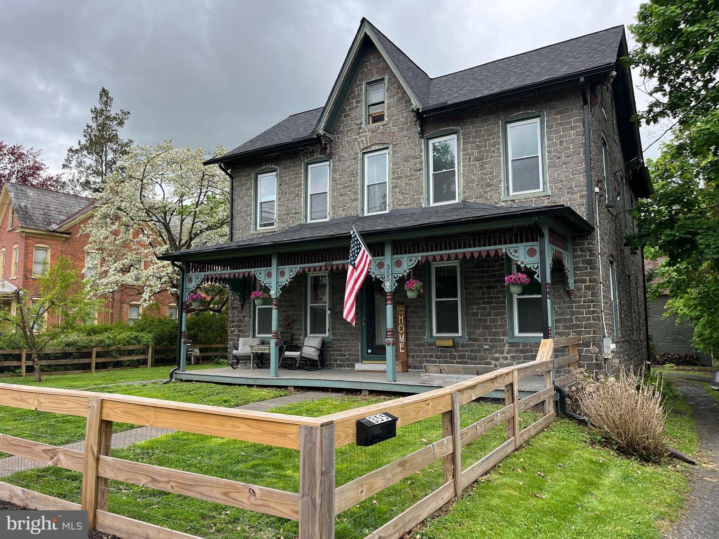 355 Main Street, Red Hill
